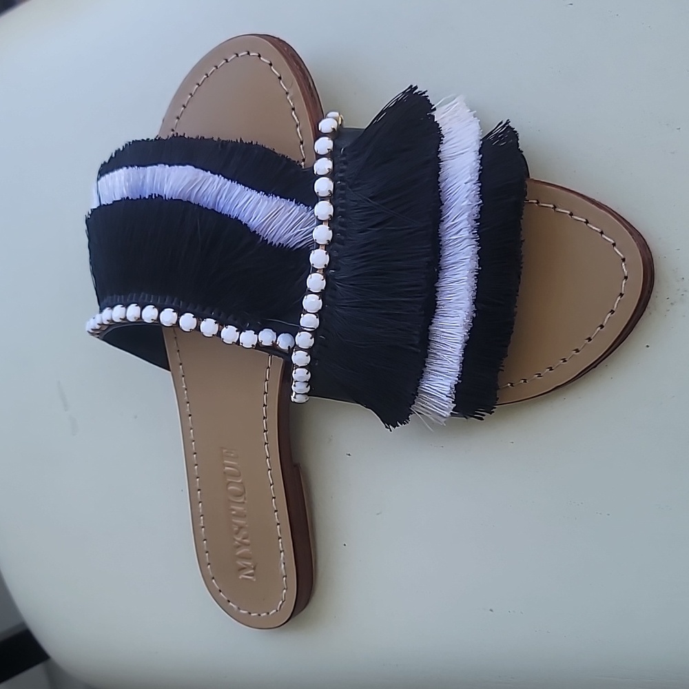Mystique Women's Shoes Sz 7 Black Flat Leather Sandal Fringe White Swarovski - Picture 3 of 9